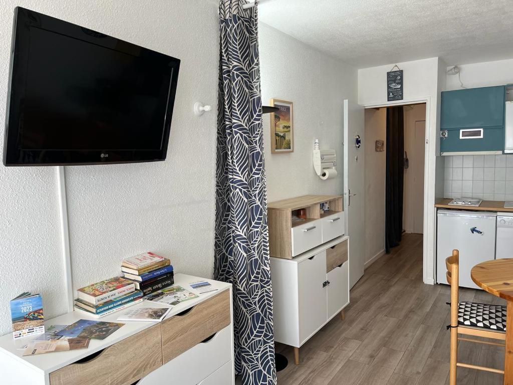 Studio Cabine Refait A Neuf , Vue Bassin *