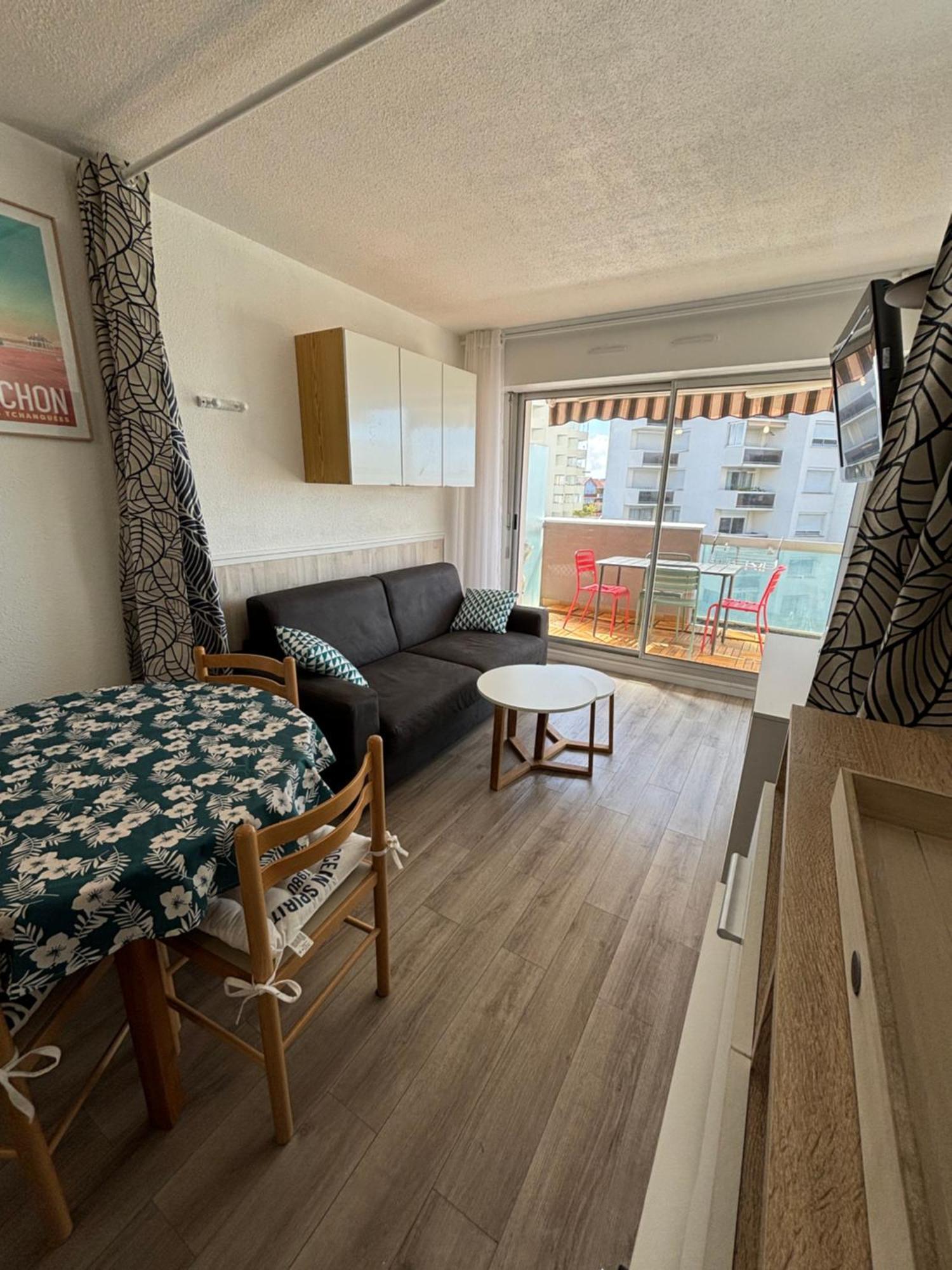 Apartment Studio Cabine Refait A Neuf , Vue Bassin